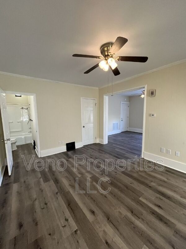 Building Photo - 25 William St