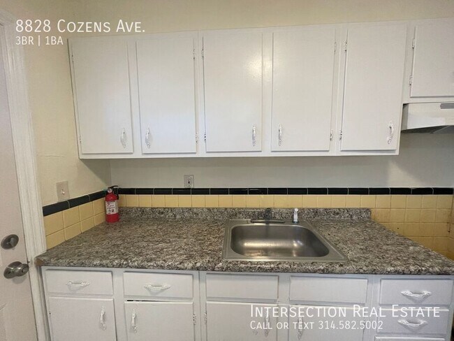 Building Photo - 8828 Cozens Ave