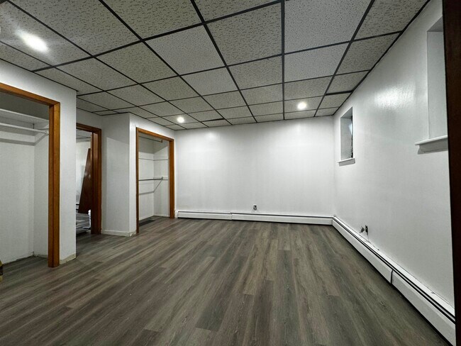 Building Photo - 625 13th St