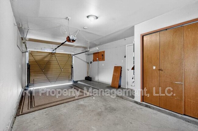 Building Photo - 2702 Avenida Del Sol