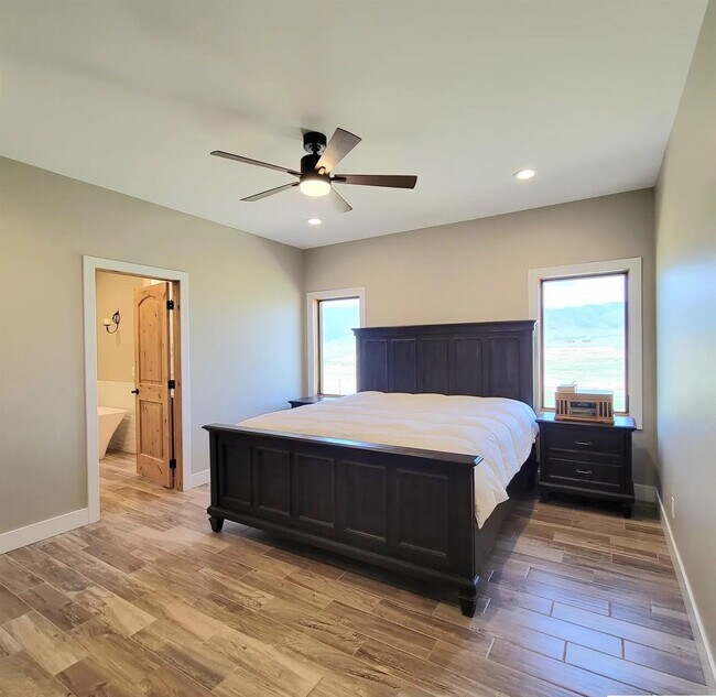 Building Photo - 14 Eagletail Dr