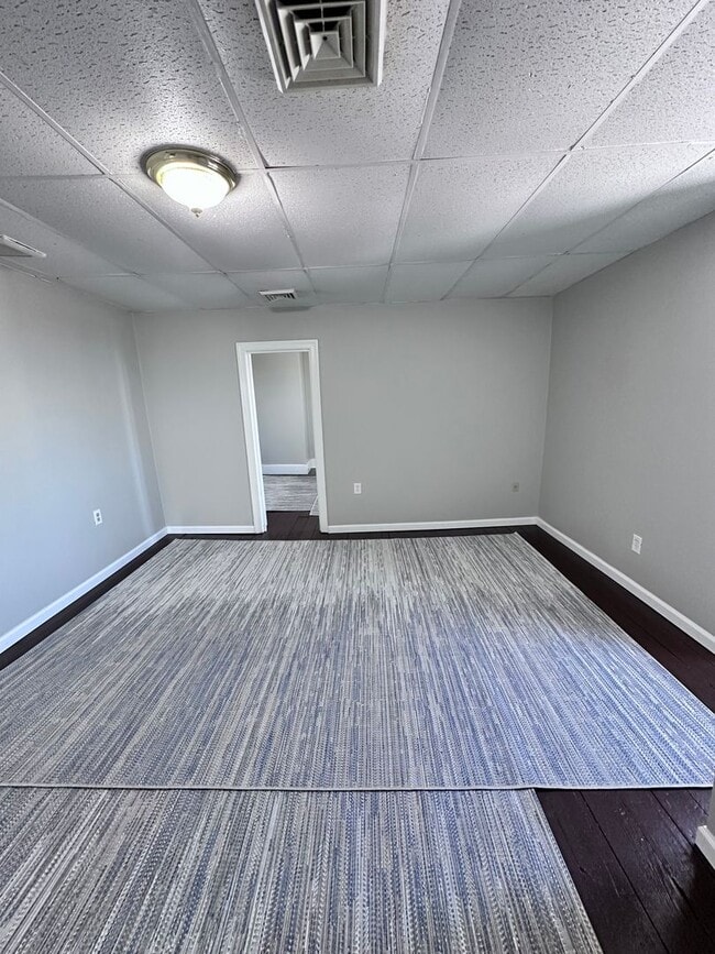 Building Photo - 2 W Stiegel Street