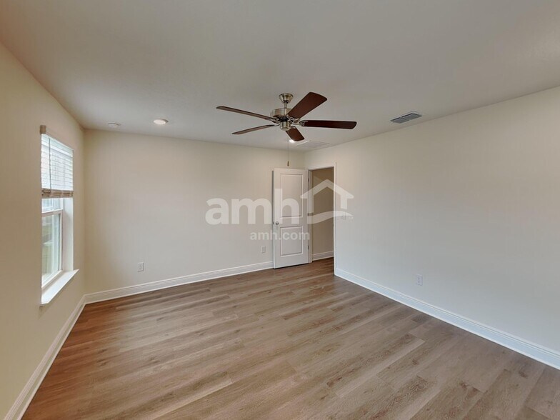 Building Photo - 5980 Pinewood Ests Dr