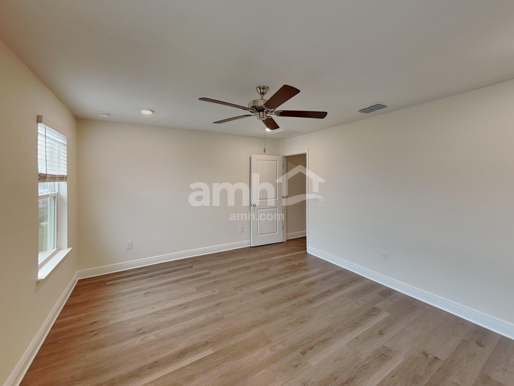 Building Photo - 5980 Pinewood Ests Dr