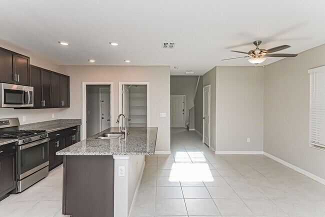 Building Photo - 5125 Dandelion St