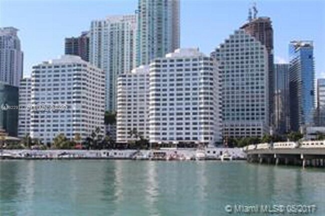 Building Photo - 905 Brickell Bay Dr