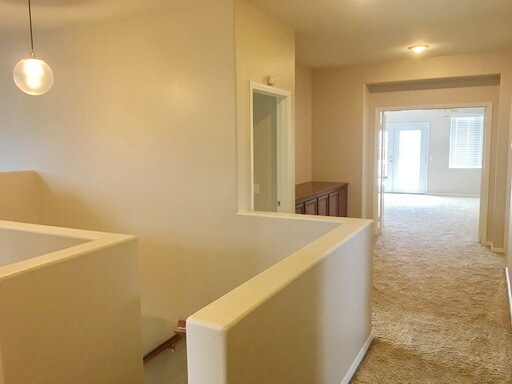 Building Photo - Gorgeous 5 bedroom, 3 bath plus Loft - Mou...