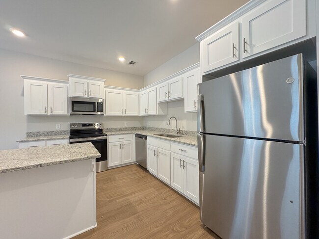 Building Photo - 102 Skye Dr