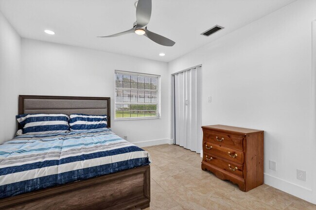 Building Photo - 5093 Privet Pl