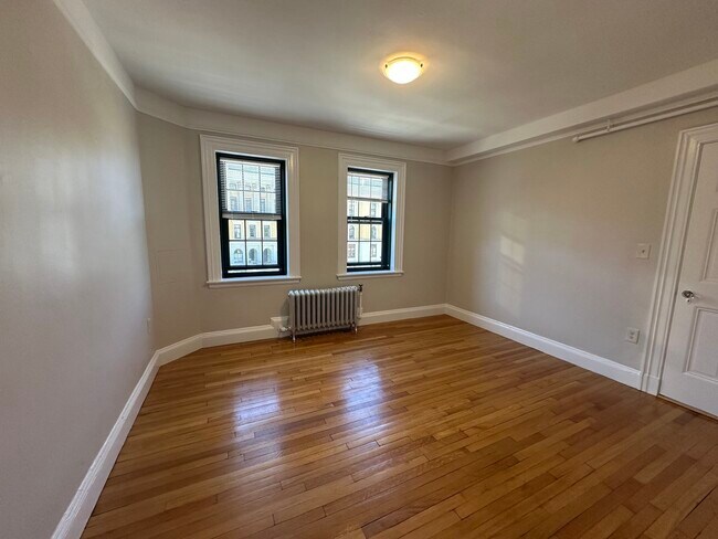 Building Photo - 124 Bowdoin St