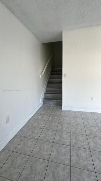 Building Photo - 15420 SW 81st Circle Ln