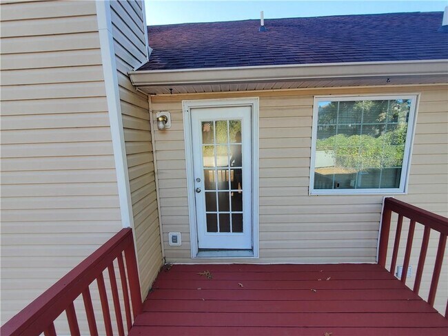 Building Photo - 5450 Twin Lakes Dr