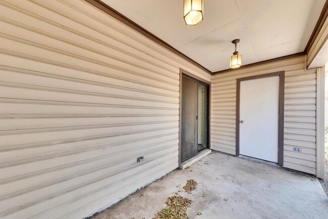 Building Photo - 1207 Gingerlily Cove