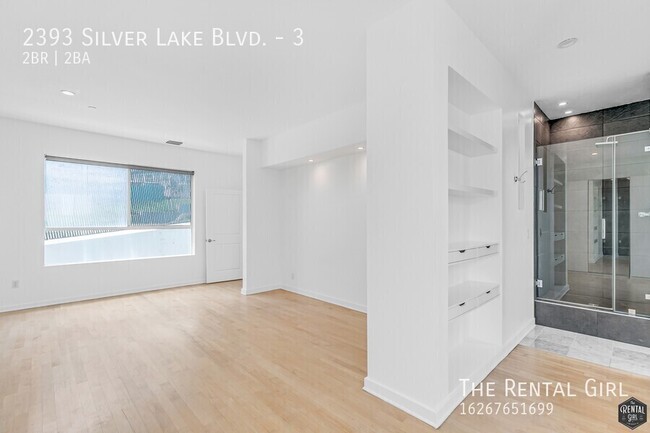 Building Photo - Spacious Silver Lake Townhome | Multi-Leve...