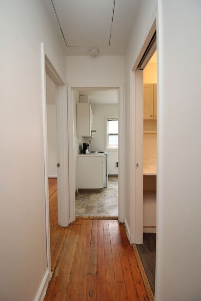 Building Photo - 1807-1811 SW Market St