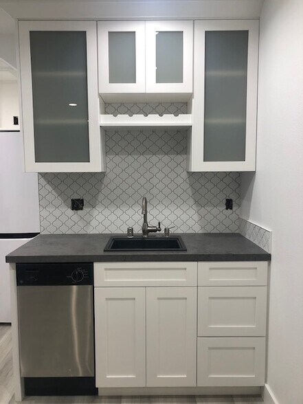 Kitchen - 214 42nd St