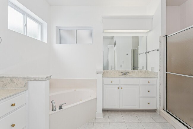 Building Photo - 5930 Hermitage Dr