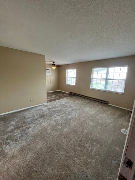 Building Photo - 2112 Melanie Ln