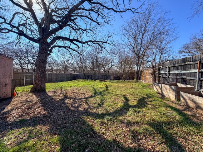 Building Photo - 316 S Watson St