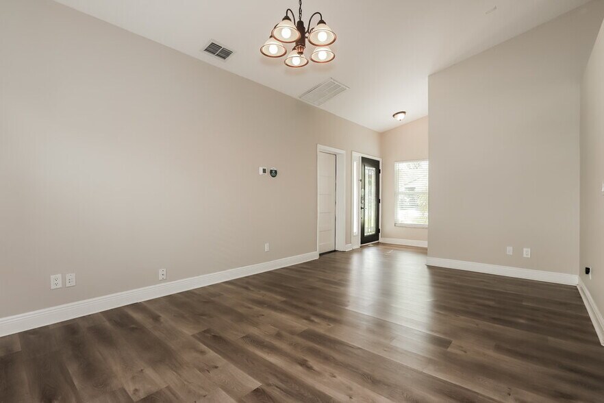 Building Photo - 2117 Intervista Ln