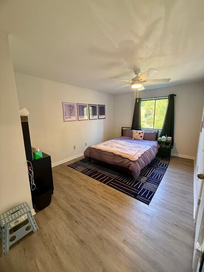 Building Photo - Fully Furnished Condo with community pool