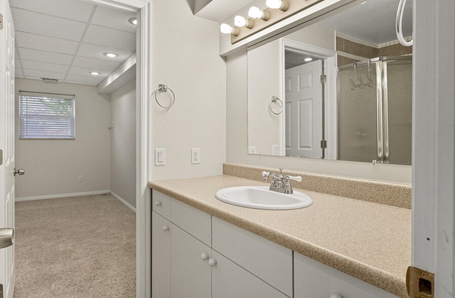 Building Photo - 298 S Staci Ct