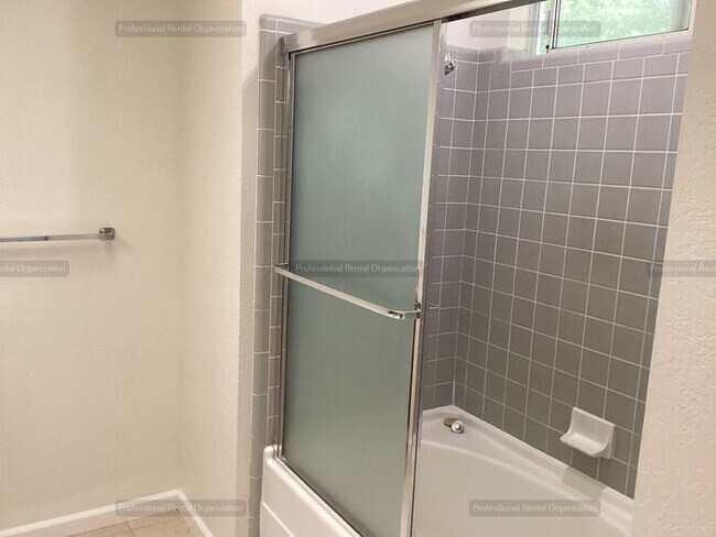 Building Photo - “Bright & Inviting Santa Rosa Home | Cathe...