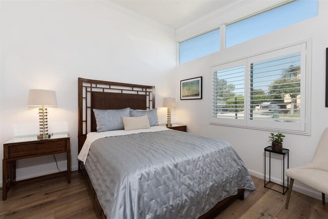 Building Photo - Huntington Harbor Lifestyle - Location, Location, Perfection!