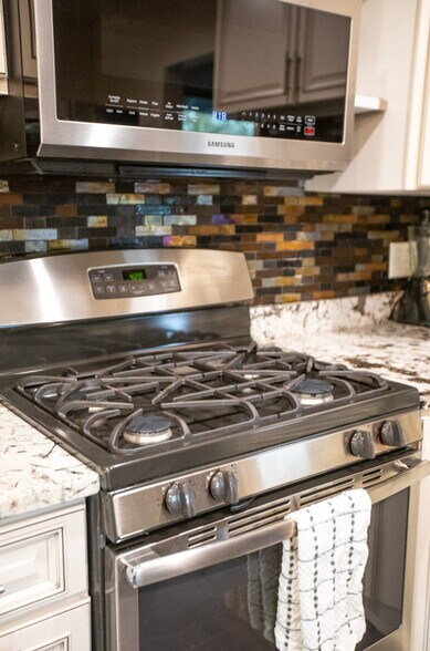 Building Photo - 1285 Parkway Ave