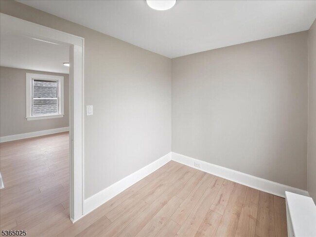 Building Photo - 109 Division Ave
