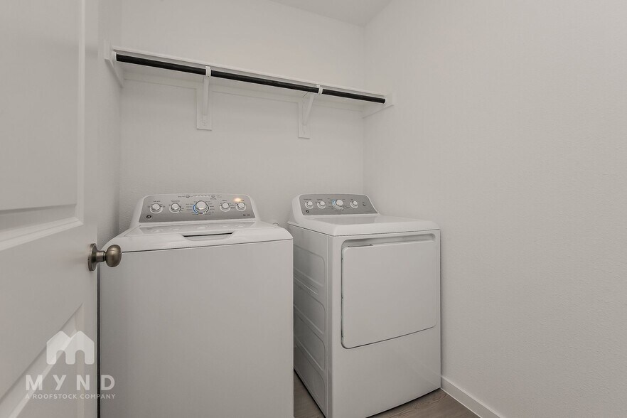 Building Photo - 2748 Mistwood Dr