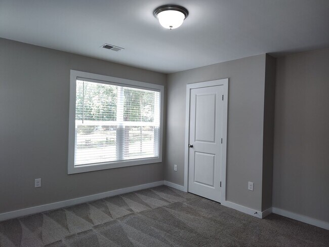 Building Photo - Move-in ready 4-bedroom, 2.5-bathroom home!