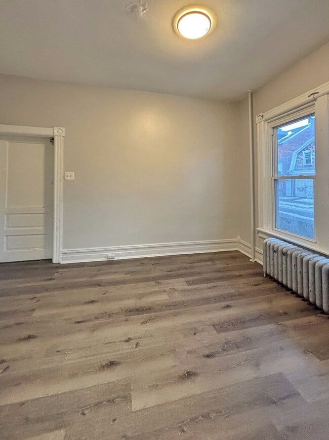 Building Photo - 448 N 6th St