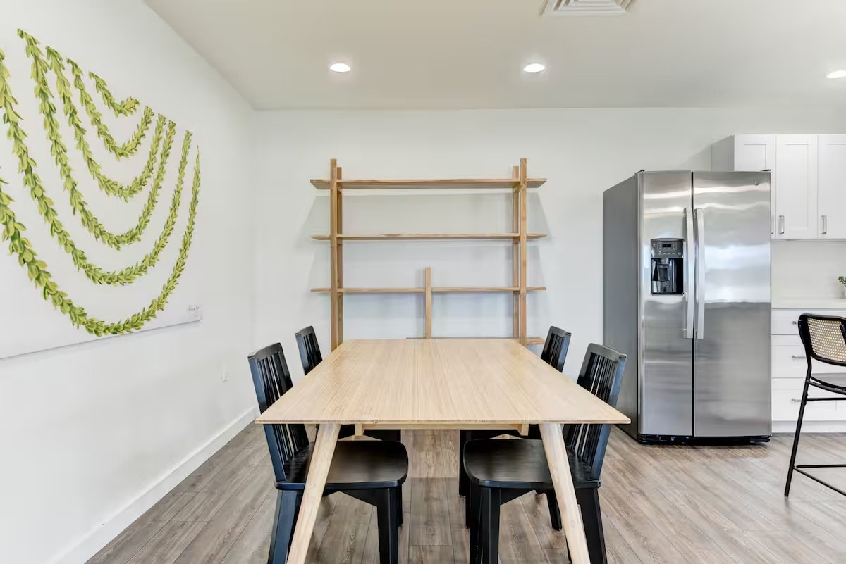 Building Photo - 1235 Manulani St