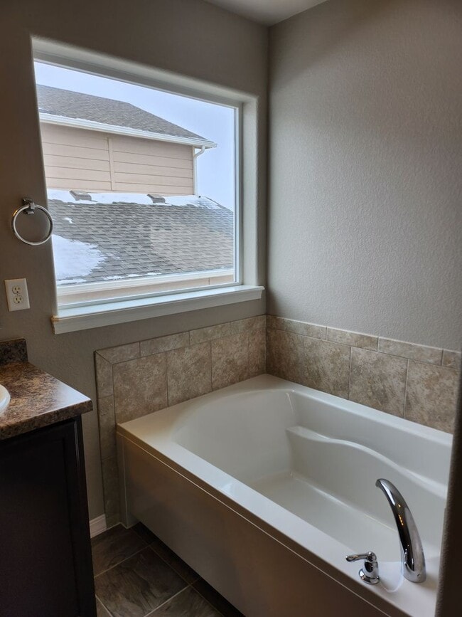 Building Photo - BEAUTIFUL 3BD HOME with A/C in TRAILS at F...