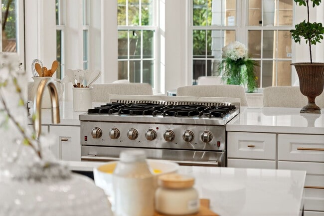 Building Photo - $11,995 - Stunning Executive Estate in Wil...