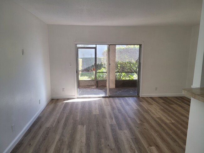 Building Photo - FOR RENT!!! BEAUTIFUL AND SPACIOUS 1 BED 1 BATH CONDO (FIRST FLOOR)...