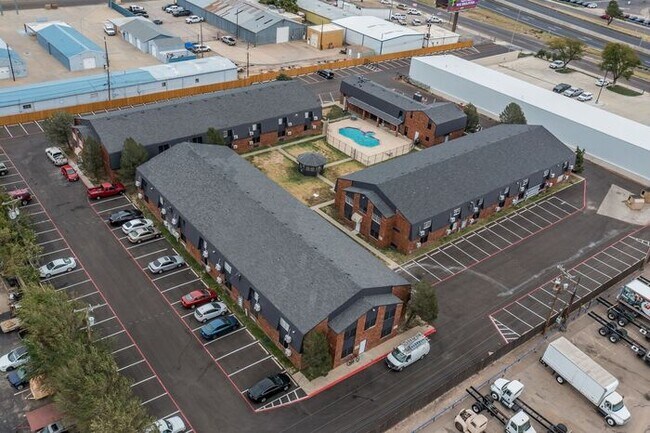 Building Photo - 4320 Canyon Dr