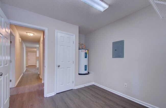 Building Photo - 136 Railroad Ridge Rd