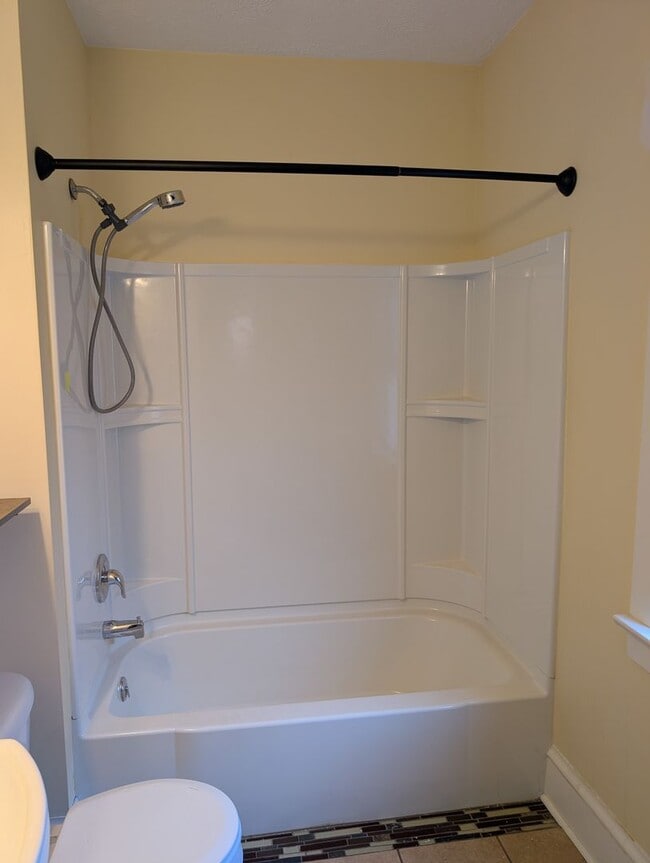 Building Photo - 1560 Coutant Ave