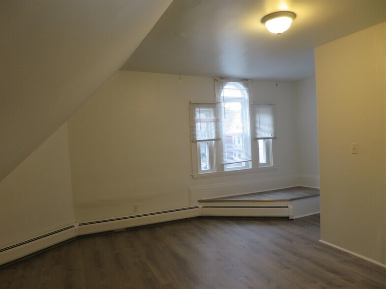 Building Photo - 205 Highland Ave