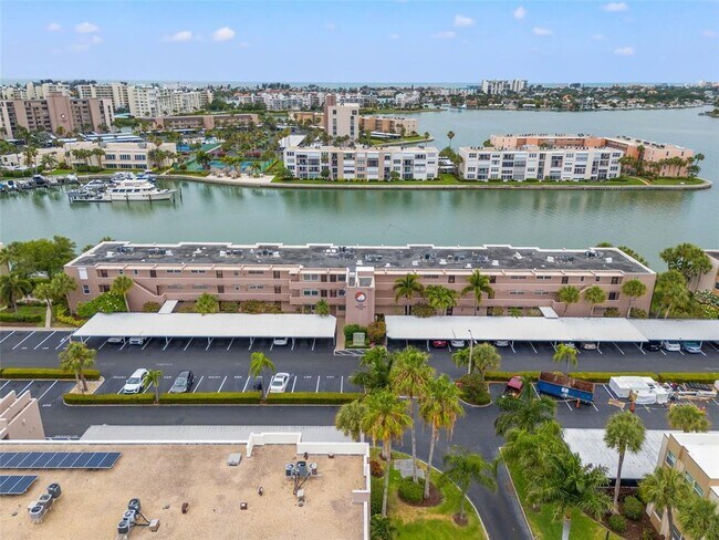 Building Photo - 7540 Bay Island Dr S