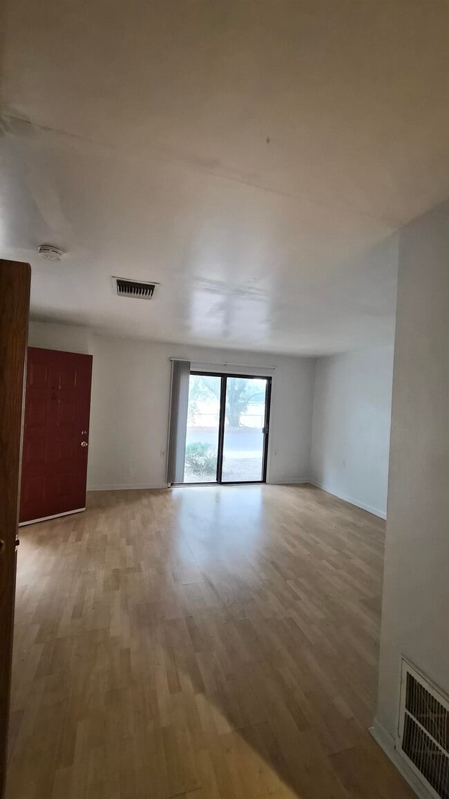 Building Photo - 329 Mabry St