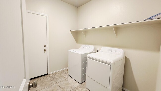 Building Photo - 236 S San Jose Ln