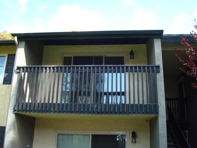 Building Photo - 321 Rancho Dr