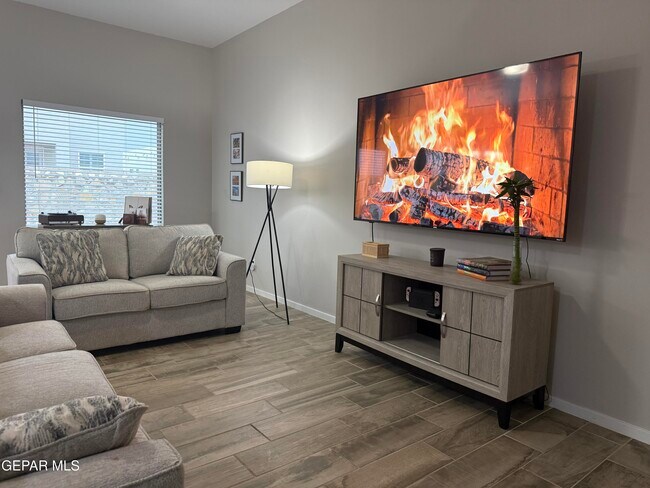 Building Photo - 13841 Paseo Central Ave