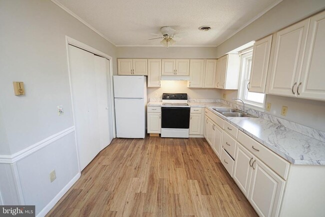 Building Photo - 115 Ridgefield Ln