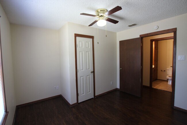 Building Photo - Beautiful 3 Bed 2 Bath Home in Tyler's Azalea District