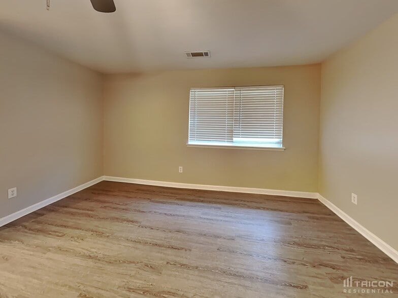 Building Photo - 4765 Jamerson Forest Cir