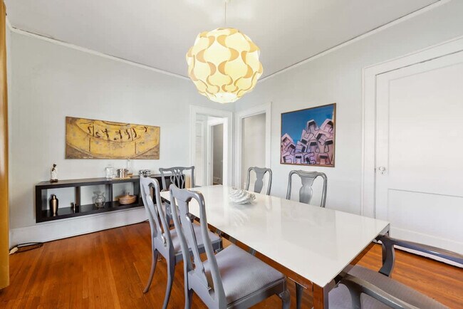 Building Photo - 536 Hawthorne Ln